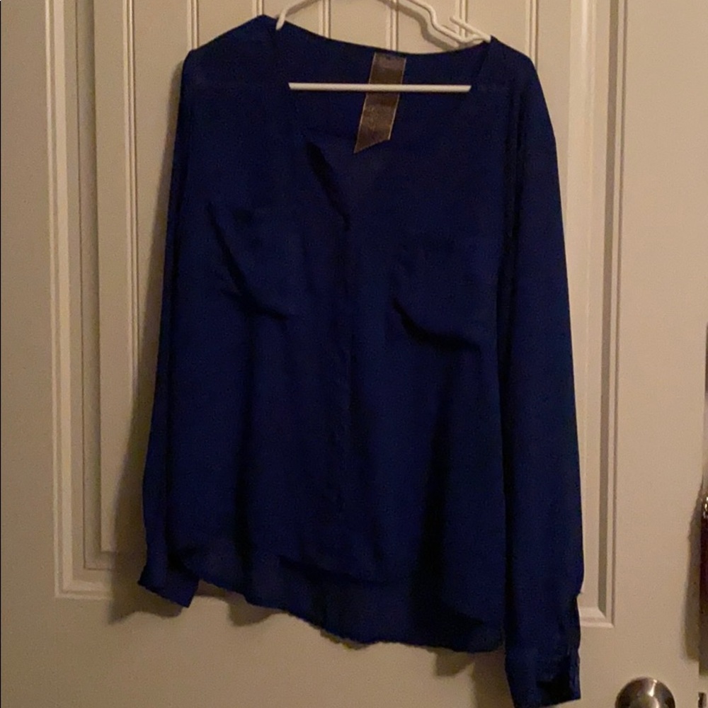 Long sleeve, with two pocket detail